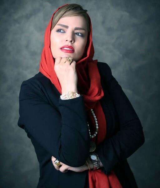 ژست عکس آتلیه