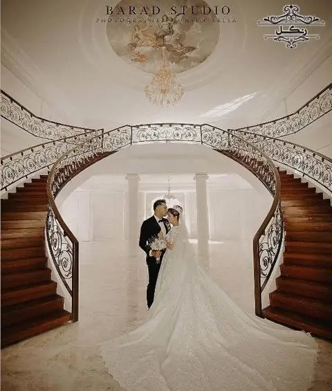 ژست عکس عروس داماد در عمارت