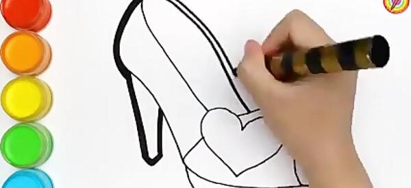 عکس نقاشی سیاه قلم کفش