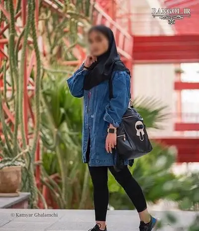 ژست عکس دخترانه دانشجویی