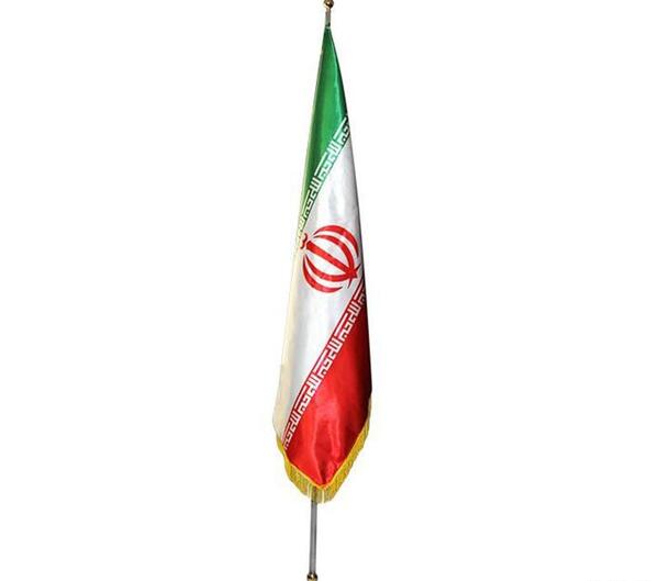 عکس پرچم ایران ایستاده