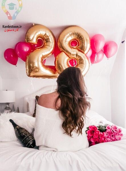 ژست عکس دونفره روی تخت خواب