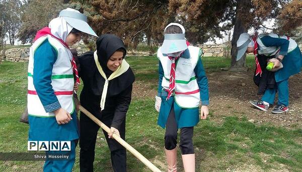 عکس روز درختکاری دانش آموزان