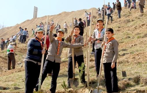 عکس روز درختکاری دانش آموزان