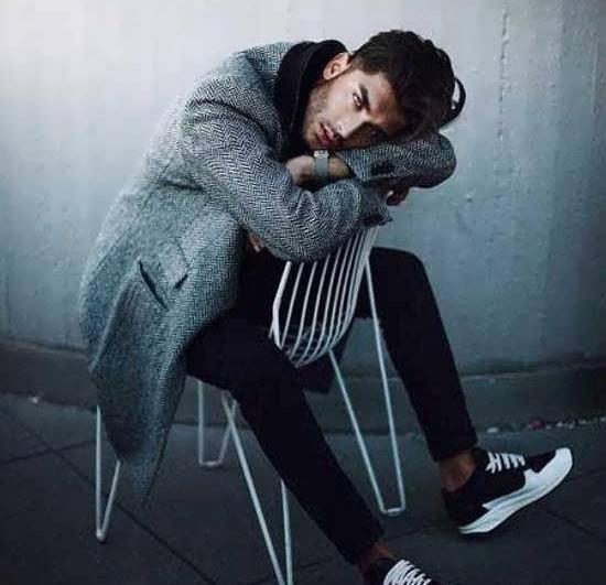 عکس ژست عکاسی غمگین مردانه