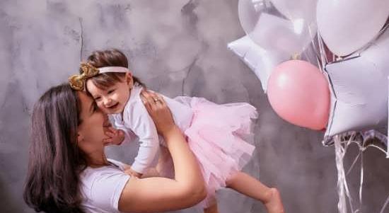 ژست عکس تولد مادر و دختر