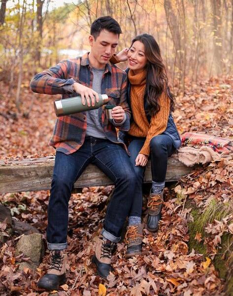 ژست عکس پاییزی عاشقانه