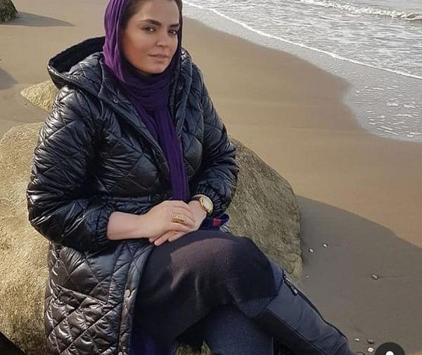 ژست عکس کنار دریا