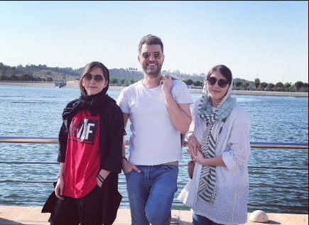 عکس باربد بابایی با همسر و دخترانش