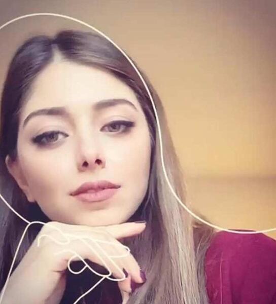 ژست عکس سلفی دخترانه ساده