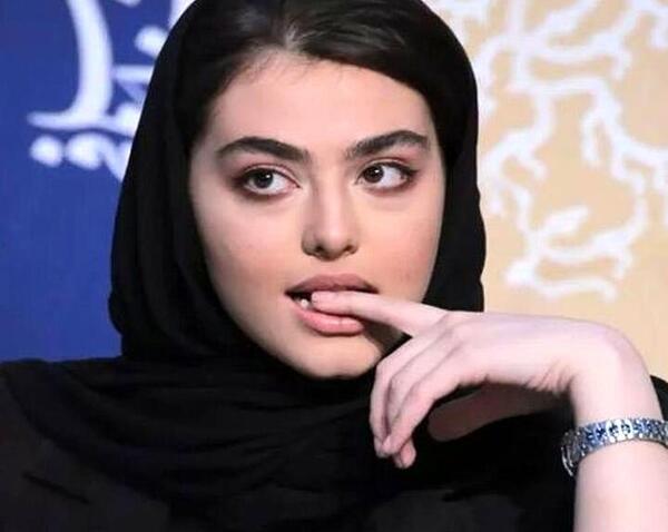 عکس ریحانه پارسا بعد از مهاجرت
