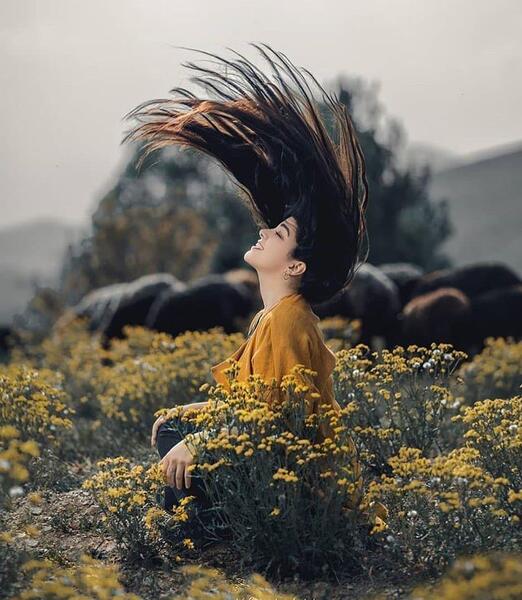 عکس ژست دخترانه بهاری