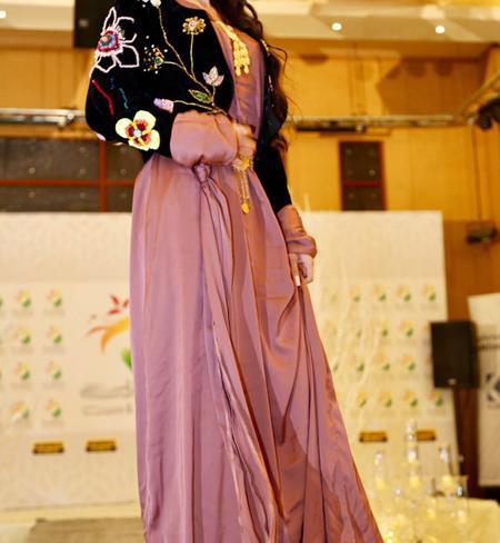 ژست عکس با لباس کردی مردانه