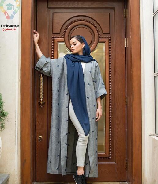عکس ژست عکاسی دخترانه در حیاط
