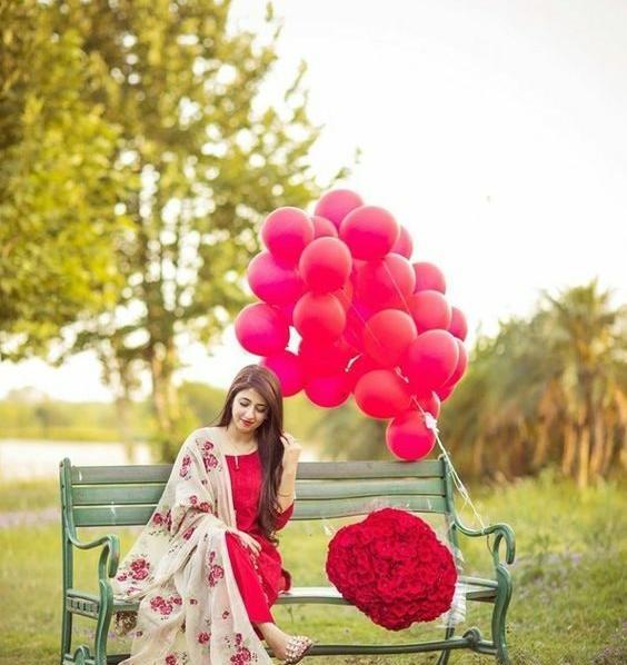 ژست عکس دخترانه با بادکنک