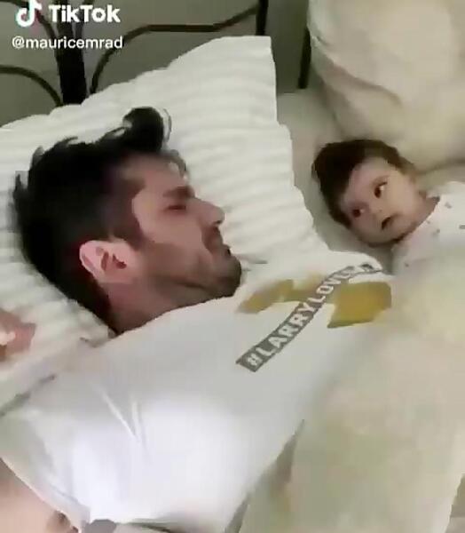 عکس نی نی بغل باباش