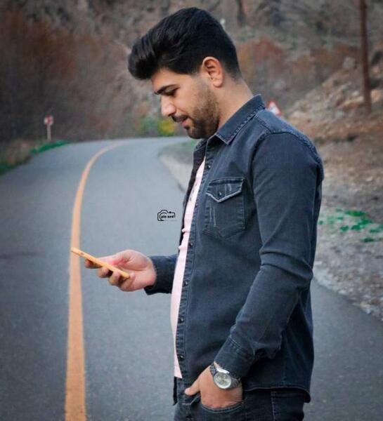 ژست عکس مردانه در جاده
