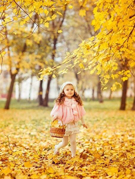 ژست عکس پاییزی بچه