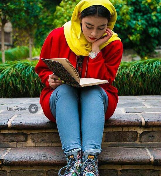 ژست عکس دخترانه اینستاگرام