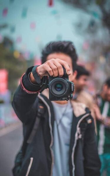 ژست عکس با دوربین عکاسی