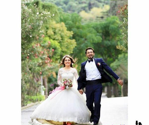 ژست عکس عروس و داماد در طبیعت