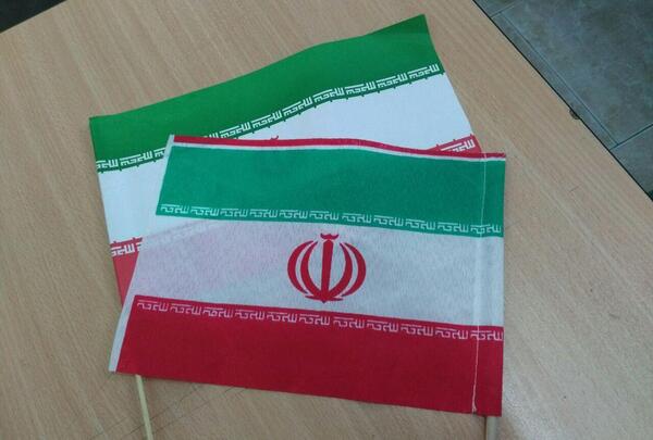 عکس پرچم ایران روی کاغذ