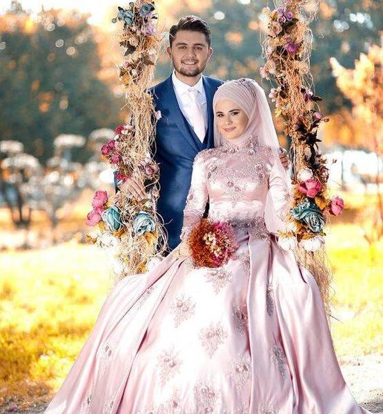 ژست برای عکس گرفتن عروس و داماد