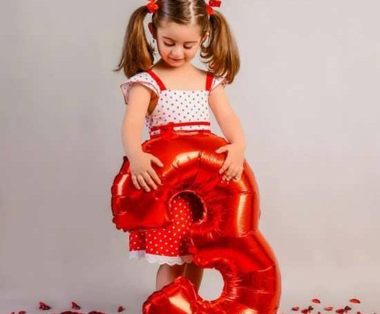 ژست عکس تولد دختر دو ساله