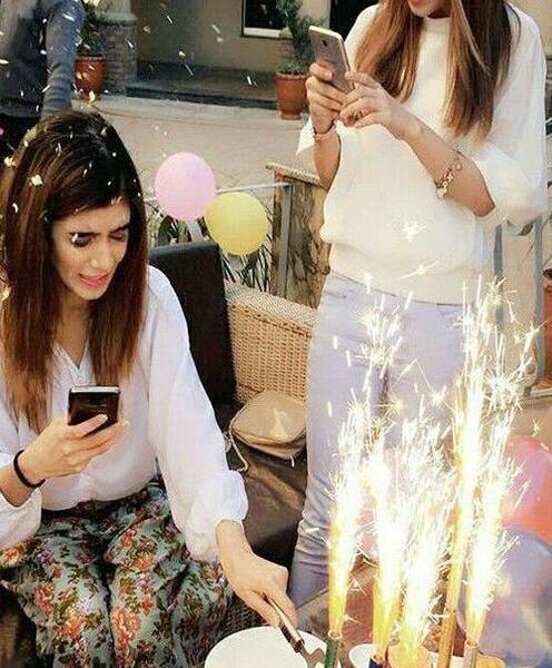 ژست عکس تولد توی خونه