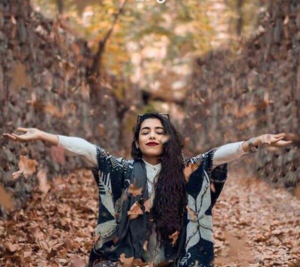 ژست عکس پاییزی اینستاگرام