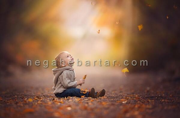 ژست عکس پاییزی نوزاد