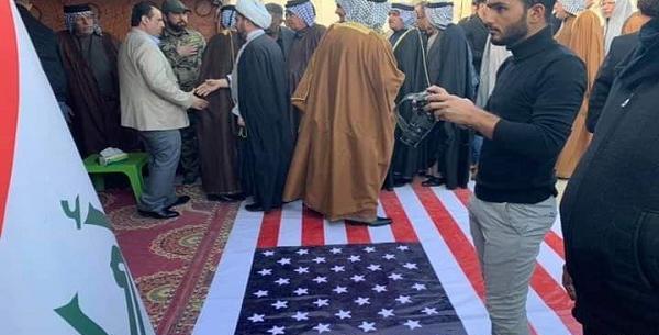 عکس پرچم آمریکا زیر پا