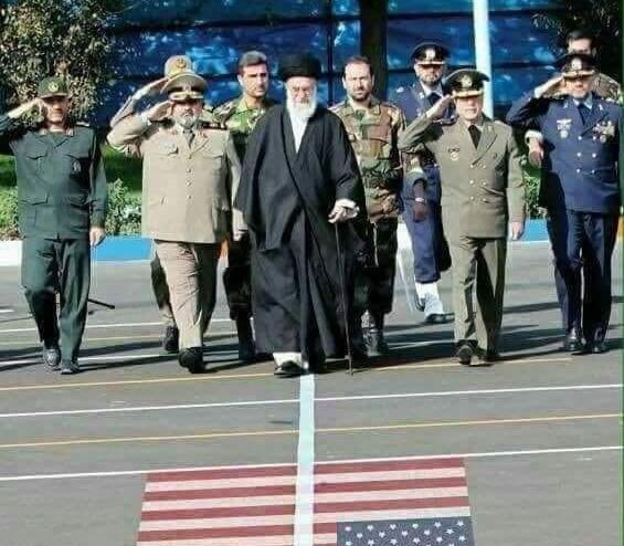 عکس پرچم آمریکا زیر پا