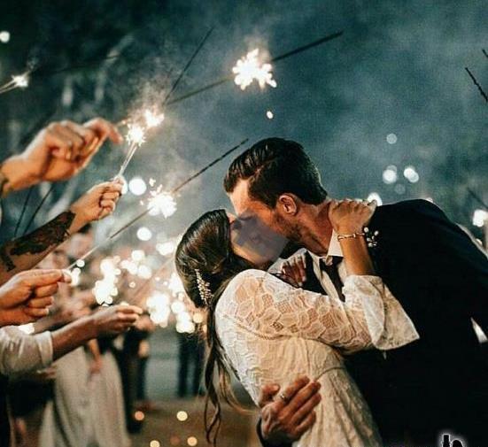 ژست عکس دونفره با فشفشه
