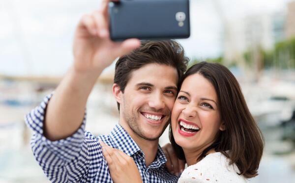 ژست عکس سلفی دونفره عاشقانه