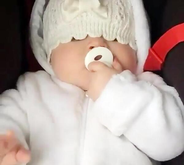 عکس نی نی با پستونک