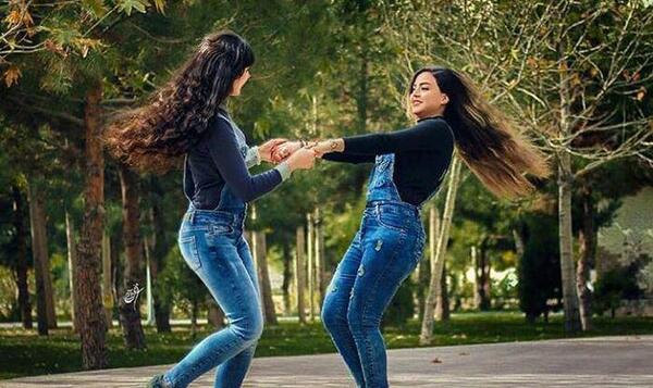 ژست عکس پاییزی خواهرانه