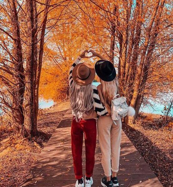 ژست عکس پاییزی خواهرانه