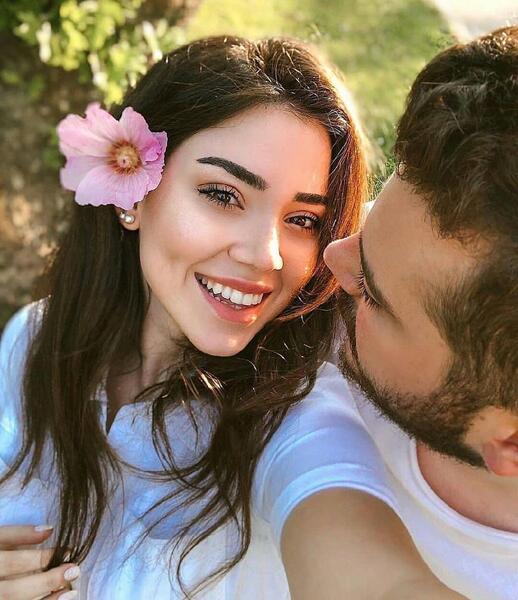 ژست عکس دونفره اسپرت با حجاب