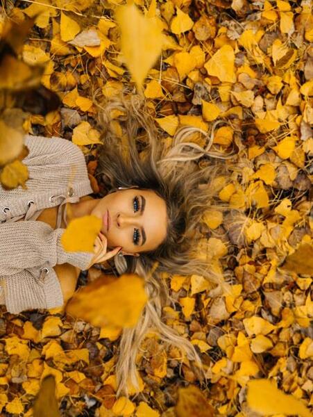 ژست عکس پاییزی تک نفره