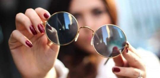 عکس ژست عکاسی دخترانه با عینک