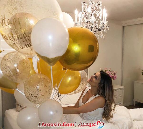 ژست عکس تولد در اتاق خواب