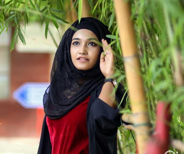 ژست عکس دخترانه باحجاب سلفی