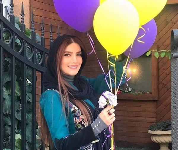 ژست عکس تولد با بادکنک