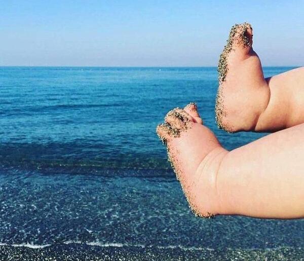 عکس نی نی لب دریا