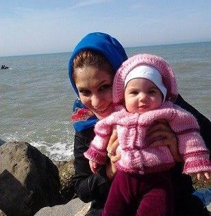 عکس نی نی لب دریا