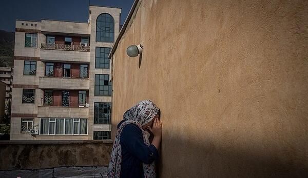 ژست عکس دخترانه در پشت بام