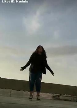 ژست عکس دخترانه در پشت بام