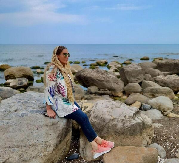 ژست عکس لب دریا
