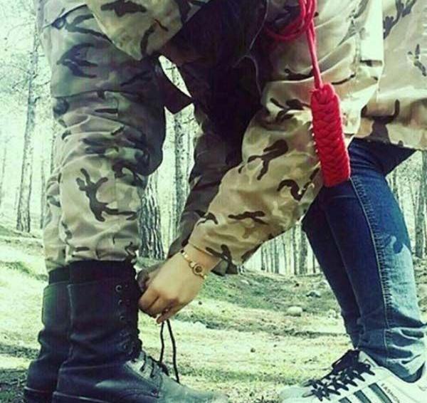 ژست عکس دونفره با لباس سربازی